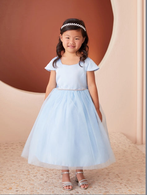SQUARE NECKLINE WITH SLEEVES