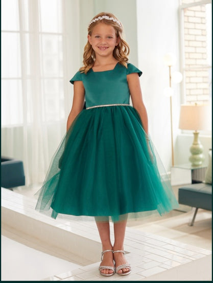 SQUARE NECKLINE WITH SLEEVES